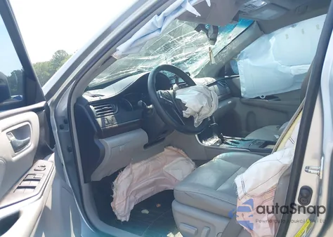 2016 Toyota Camry Xle z USA, uszkodzony, nr VIN 4T1BF1FK6GU596820